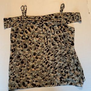 XL Women Cabi  Shirt Camo Print Sleeveless Lightweight. chiffon